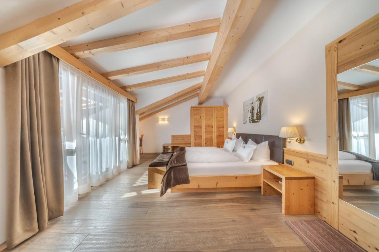 Hotel Chalet Dlaces Селва ди Вал Гардена Екстериор снимка